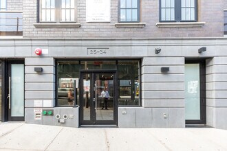 25-34 31st St in Astoria, NY - Foto de edificio - Building Photo