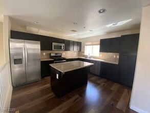 8957 Amy Olivia Ave in Las Vegas, NV - Building Photo - Building Photo