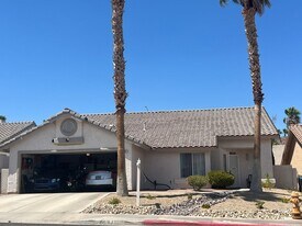 841 Rusty Anchor Way in Henderson, NV - Building Photo