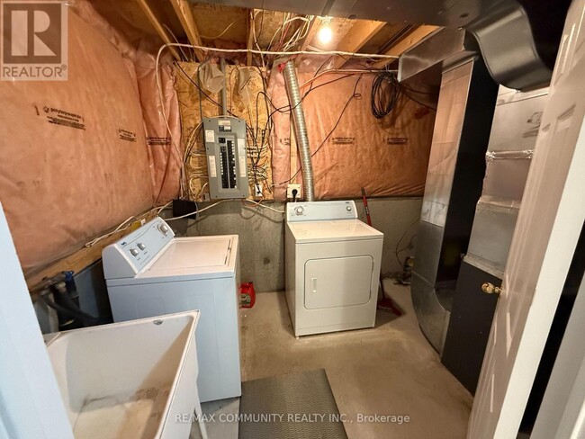 27 Bobolink Ave in Toronto, ON - Building Photo - Building Photo