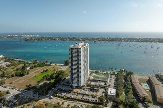 Palm Beach House in West Palm Beach, FL - Building Photo - Building Photo