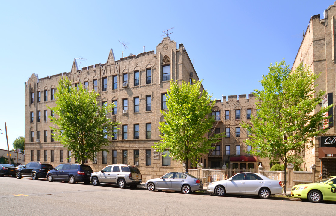 1957 Bronxdale Ave in Bronx, NY - Foto de edificio