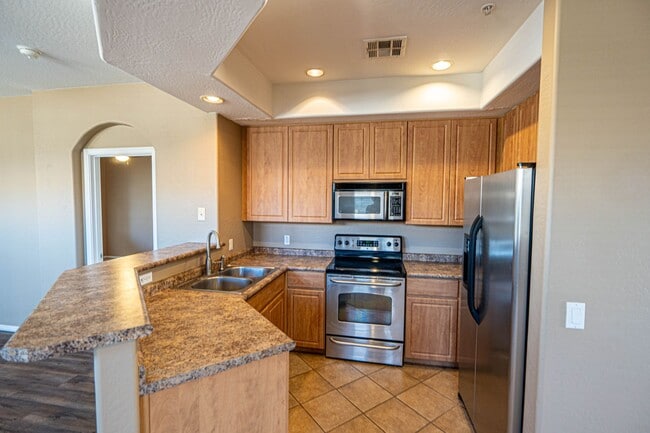 705 W Queen Creek Rd in Chandler, AZ - Building Photo - Building Photo