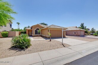 7409 W Crest Ln in Glendale, AZ - Building Photo - Building Photo