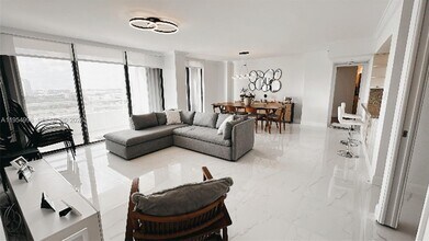 20355 NE 34th Ct in Aventura, FL - Foto de edificio - Building Photo