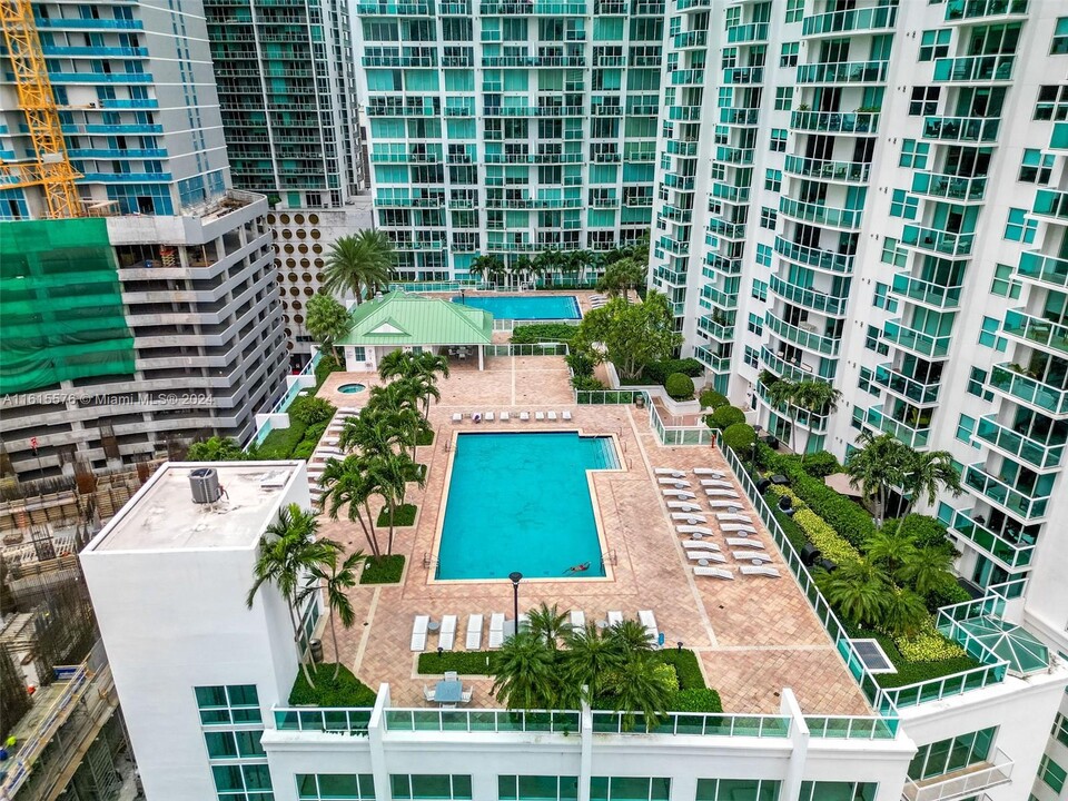 41 SE 5th St, Unit 814 in Miami, FL - Building Photo