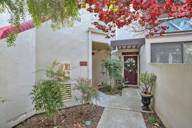 property at 530 Shorebird Cir