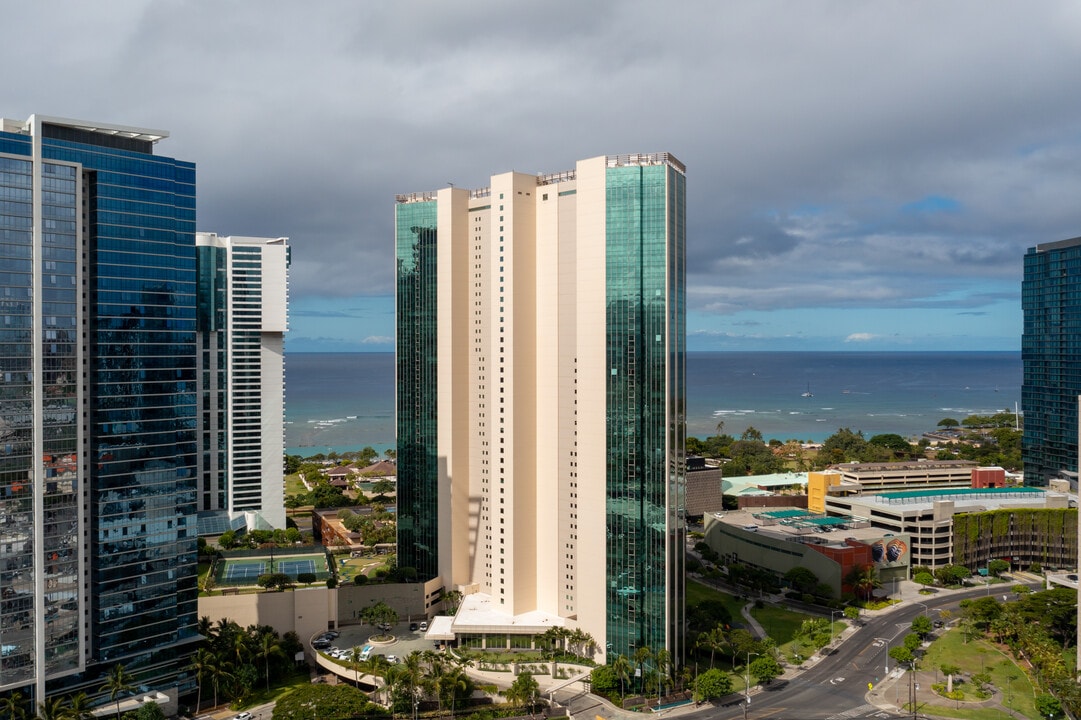 Ko'olani in Honolulu, HI - Building Photo