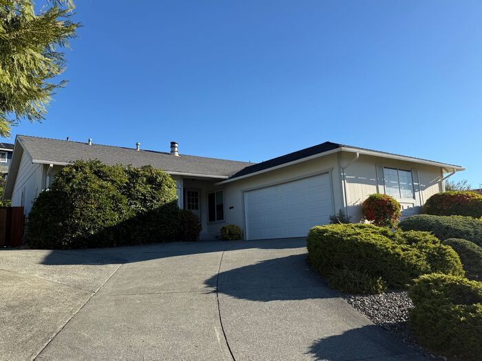 162 Michele Cir in Novato, CA - Building Photo