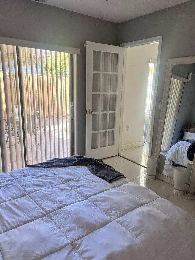 1700 Embassy Dr in West Palm Beach, FL - Building Photo - Building Photo