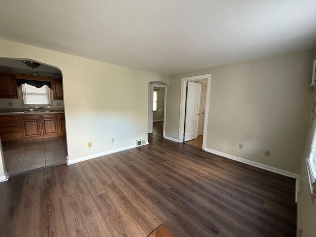 83 W Wood St in Lowellville, OH - Building Photo - Building Photo