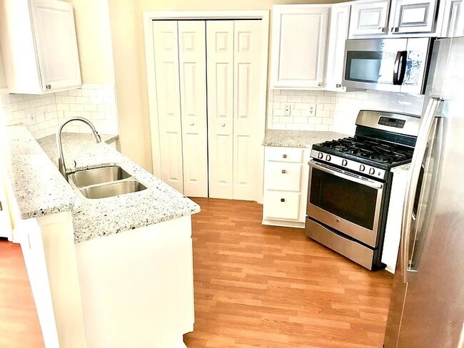 226 S Torrence St, Unit UNIT 305 in Charlotte, NC - Building Photo - Building Photo