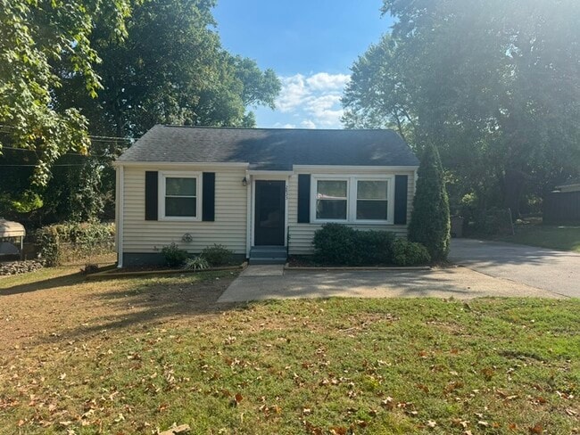 property at 2833 Colonial Cir