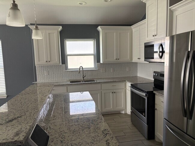 1020 Tesoro Stone in Del Rio, TX - Building Photo - Building Photo