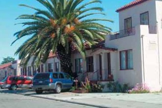 Redwood Townhouse Apartments in Oakland, CA - Building Photo - Building Photo