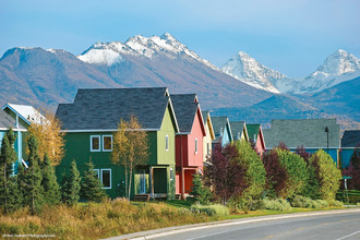 Strawberry Village Apartments in Anchorage, AK - Foto de edificio - Building Photo