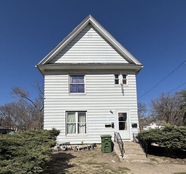 227 Independence Ave in Waterloo, IA - Building Photo - Building Photo