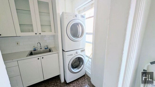 245 St James Pl in Brooklyn, NY - Building Photo - Building Photo