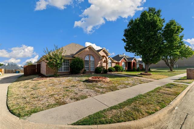 2025 Topaz Dr in Carrollton, TX - Building Photo