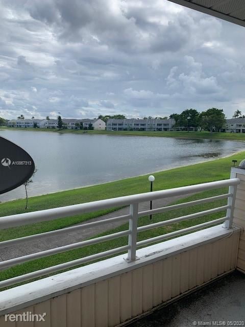 3449 NW 44th St in Lauderdale Lakes, FL - Foto de edificio - Building Photo