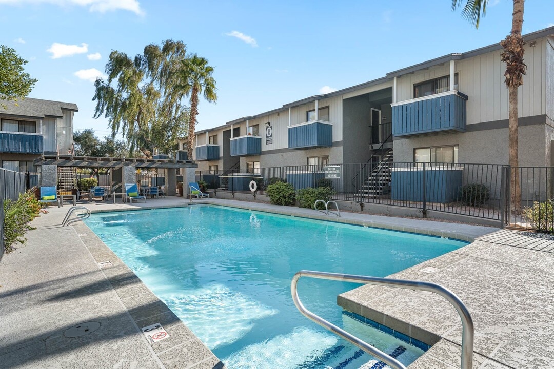 Monterey Village in Phoenix, AZ - Foto de edificio