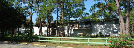 College Park & Green Tree Apartments in Fort Pierce, FL - Building Photo - Building Photo