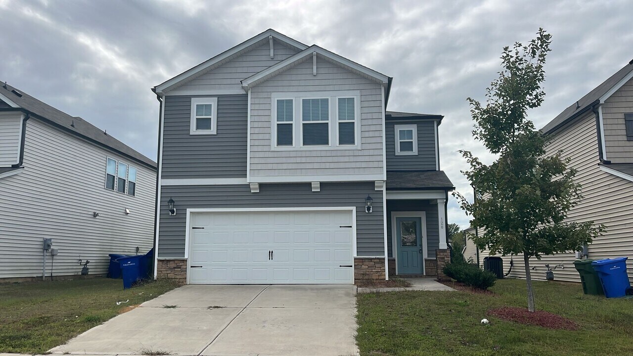 128 Boone Lake Way in Fuquay Varina, NC - Building Photo
