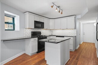2642 N Sacramento Ave in Chicago, IL - Building Photo - Building Photo