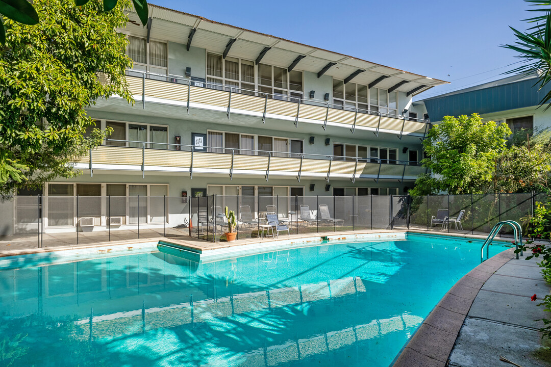 Sunset Lanai Apartments in West Hollywood, CA - Foto de edificio