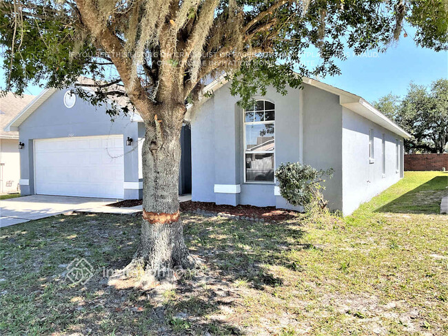 2102 Flintlock Blvd in Kissimmee, FL - Foto de edificio - Building Photo