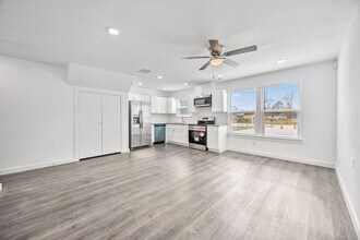 8224 Bigwood St in Houston, TX - Building Photo - Building Photo
