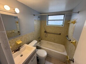 990 SW 4th St in Miami, FL - Building Photo - Building Photo