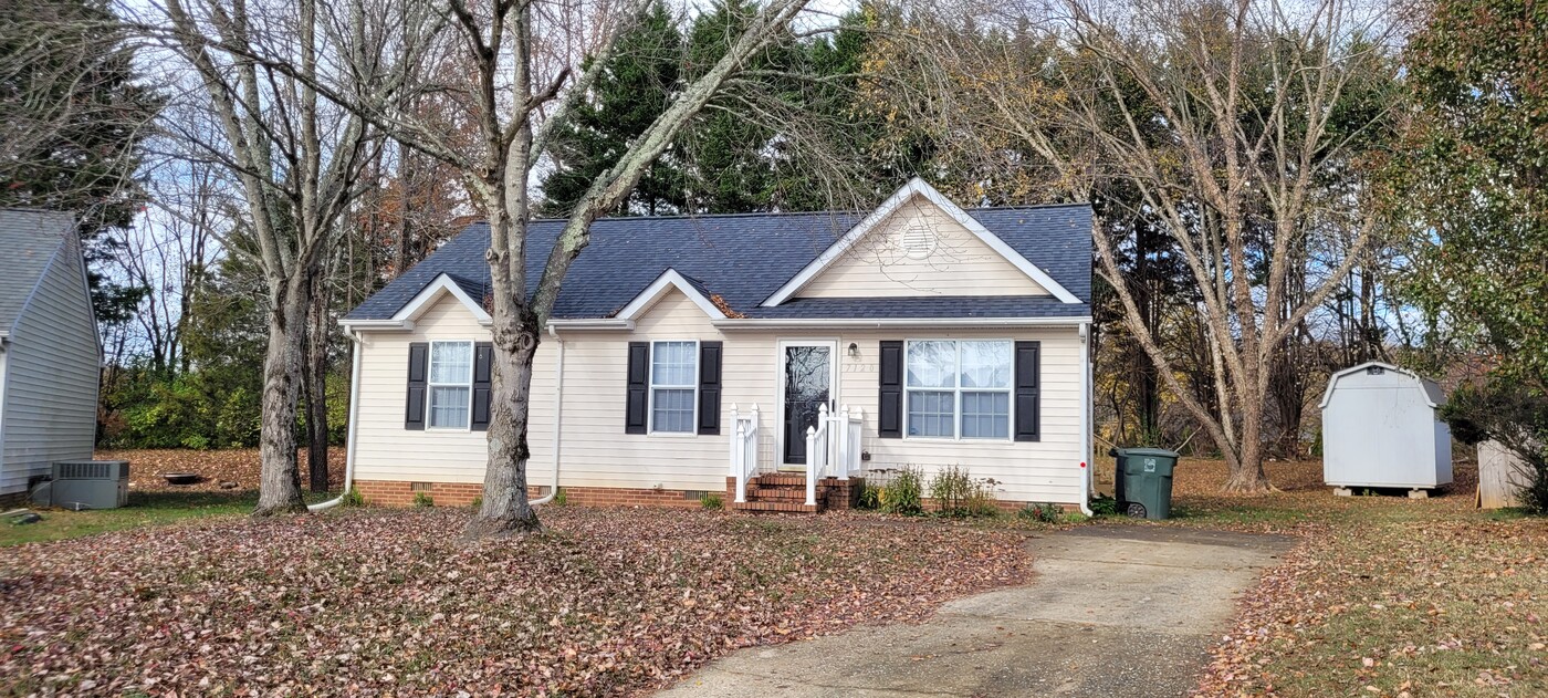 7120 Chaftain Pl in Greensboro, NC - Building Photo