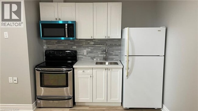 69 E Main St in Welland, ON - Building Photo - Building Photo