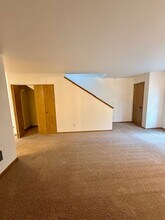 1290 NW Knoxville Blvd in Bend, OR - Building Photo - Building Photo