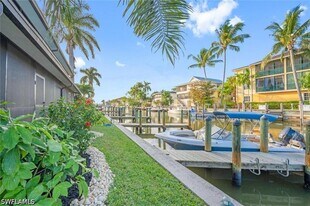 1535 Chesapeake Ave in Naples, FL - Building Photo