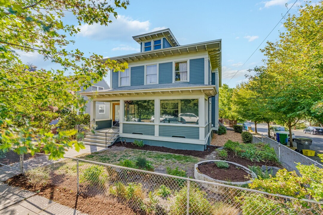 2605 SE 23rd Ave, Unit B in Portland, OR - Building Photo