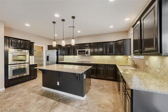 6928 Benson Ferry St in Las Vegas, NV - Building Photo - Building Photo