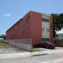 2430 SW 9th St in Miami, FL - Building Photo