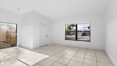 16110 SW 300th St in Homestead, FL - Building Photo - Building Photo