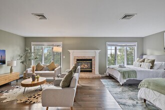 321 Museum Village Rd in Monroe, NY - Building Photo - Building Photo