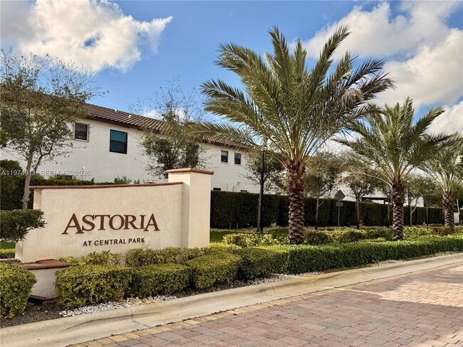 10233 NW 89th Terrace in Doral, FL - Building Photo - Building Photo