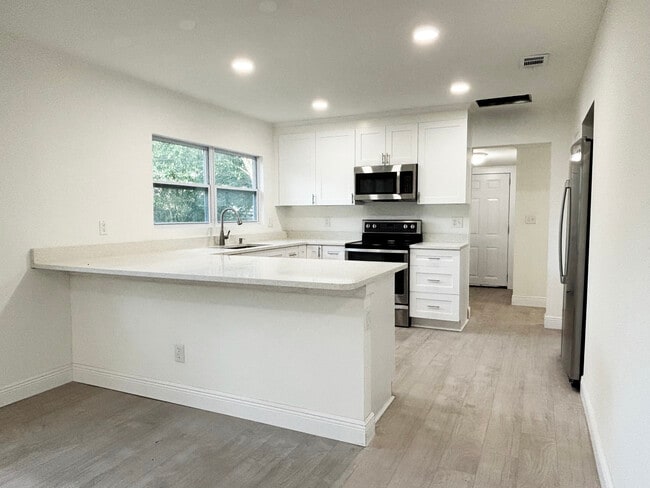 2325 Westover Dr in Palatka, FL - Building Photo - Building Photo