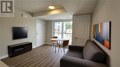 410 Northfield Dr W in Waterloo, ON - Building Photo - Building Photo