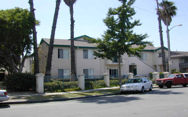 1335 N Sunshine Way in Anaheim, CA - Building Photo