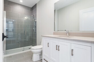 350 Oliver Ave, Unit 1005 in Pittsburgh, PA - Foto de edificio - Building Photo