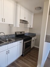 8936 Cedros Ave in Panorama City, CA - Building Photo - Building Photo