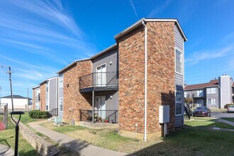 Summerwood Apartments in Irving, TX - Foto de edificio - Building Photo