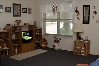 221 Peach St in Luling, TX - Building Photo - Building Photo