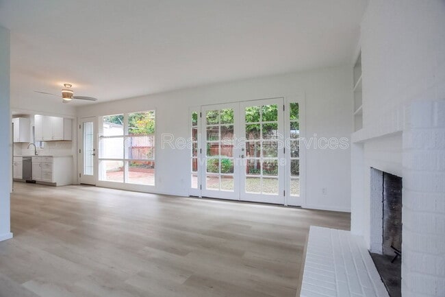 property at 8019 Paseo Del Ocaso